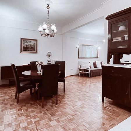 Vintage 2-Bedroom Apt In The Heart Of The City Athen Exterior foto