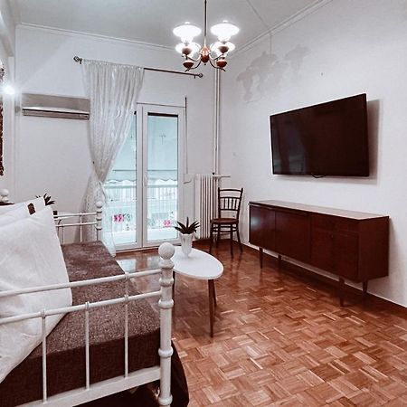 Vintage 2-Bedroom Apt In The Heart Of The City Athen Exterior foto