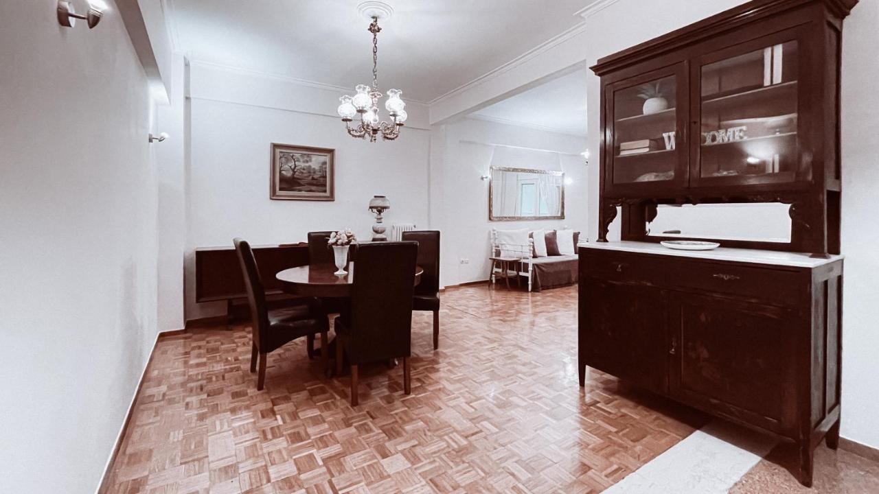 Vintage 2-Bedroom Apt In The Heart Of The City Athen Exterior foto