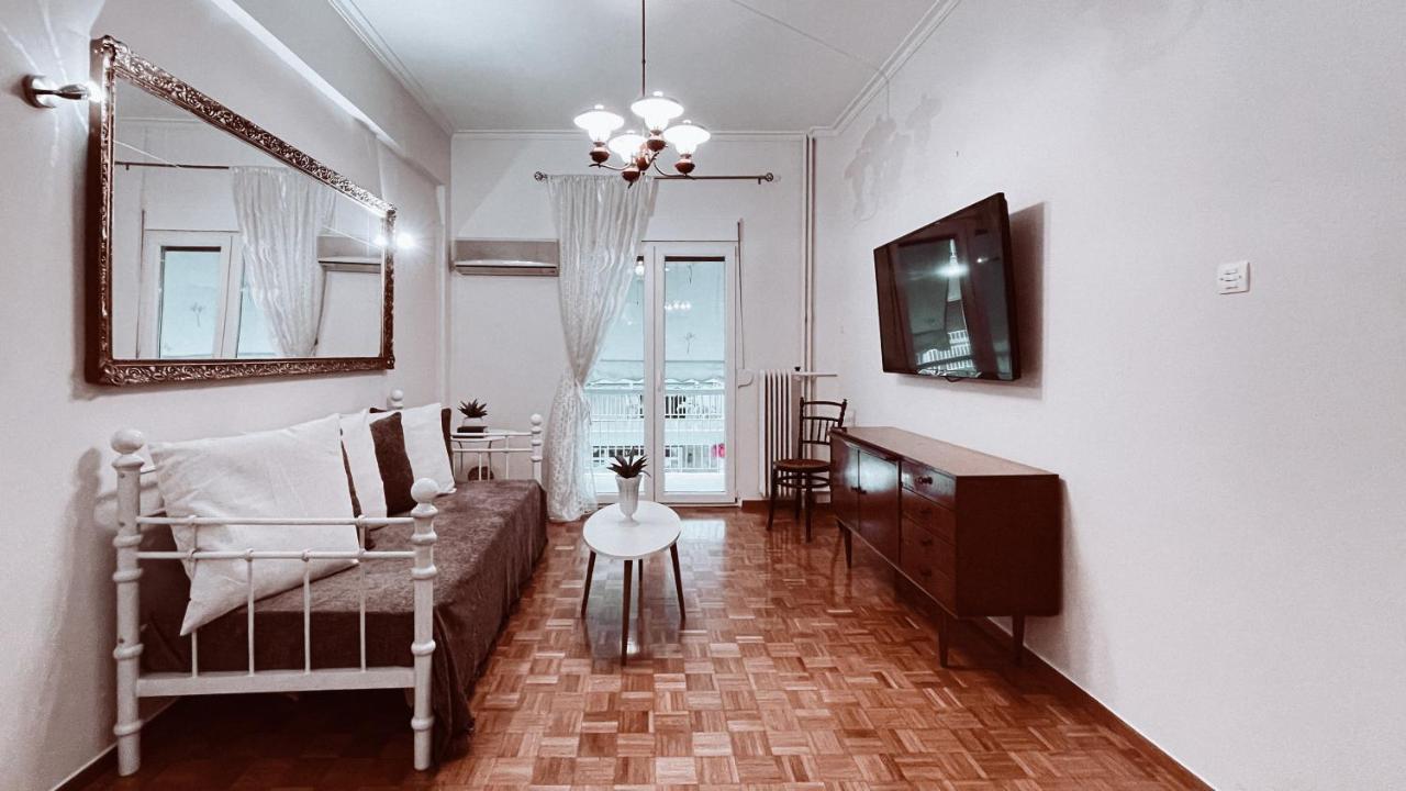 Vintage 2-Bedroom Apt In The Heart Of The City Athen Exterior foto