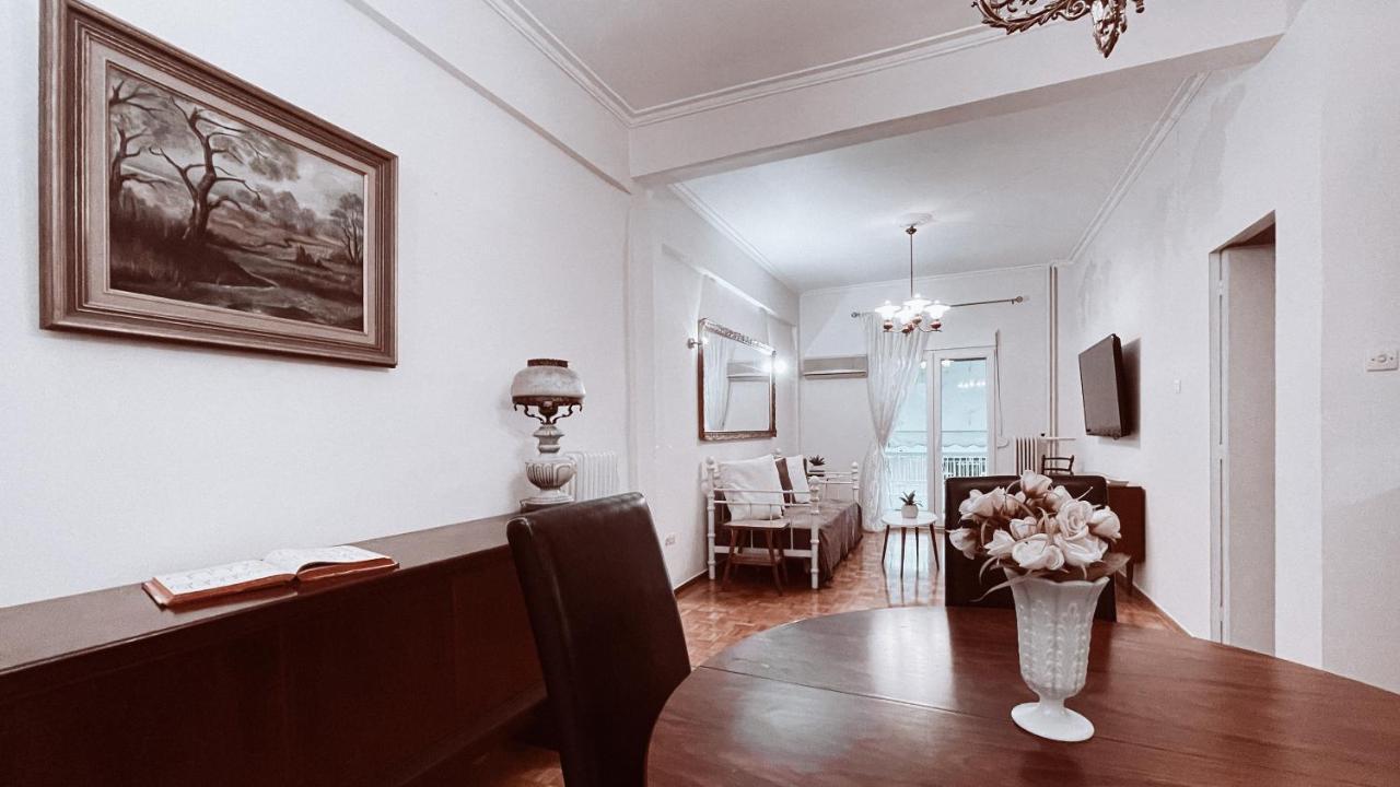 Vintage 2-Bedroom Apt In The Heart Of The City Athen Exterior foto