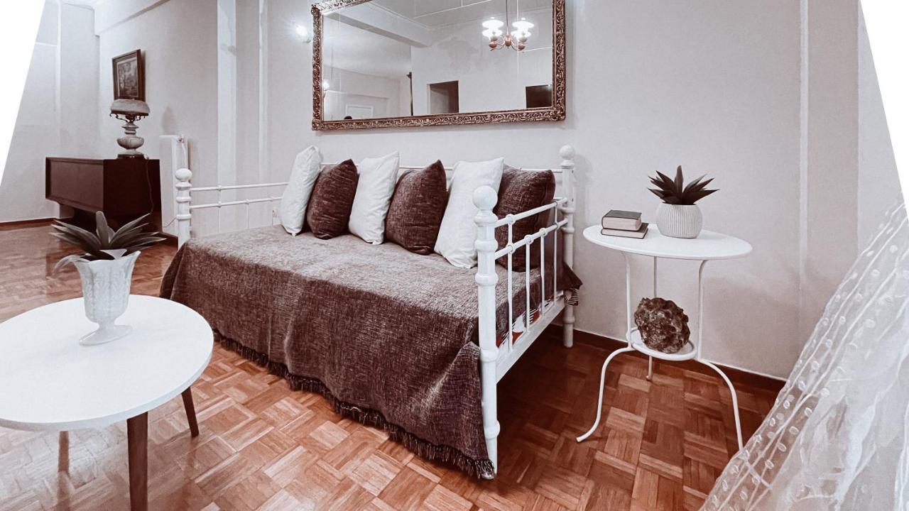 Vintage 2-Bedroom Apt In The Heart Of The City Athen Exterior foto