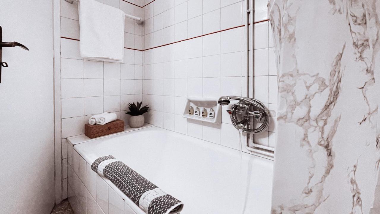 Vintage 2-Bedroom Apt In The Heart Of The City Athen Exterior foto