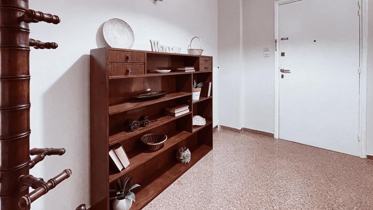 Vintage 2-Bedroom Apt In The Heart Of The City Athen Exterior foto