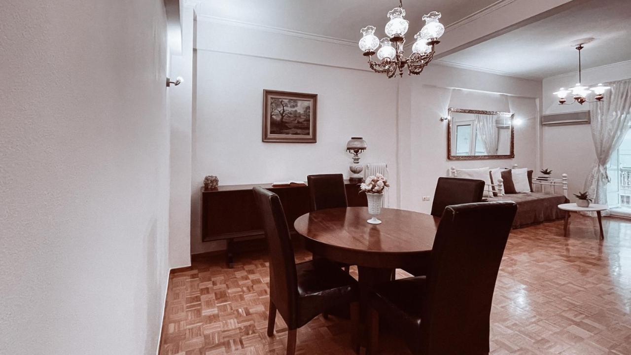 Vintage 2-Bedroom Apt In The Heart Of The City Athen Exterior foto