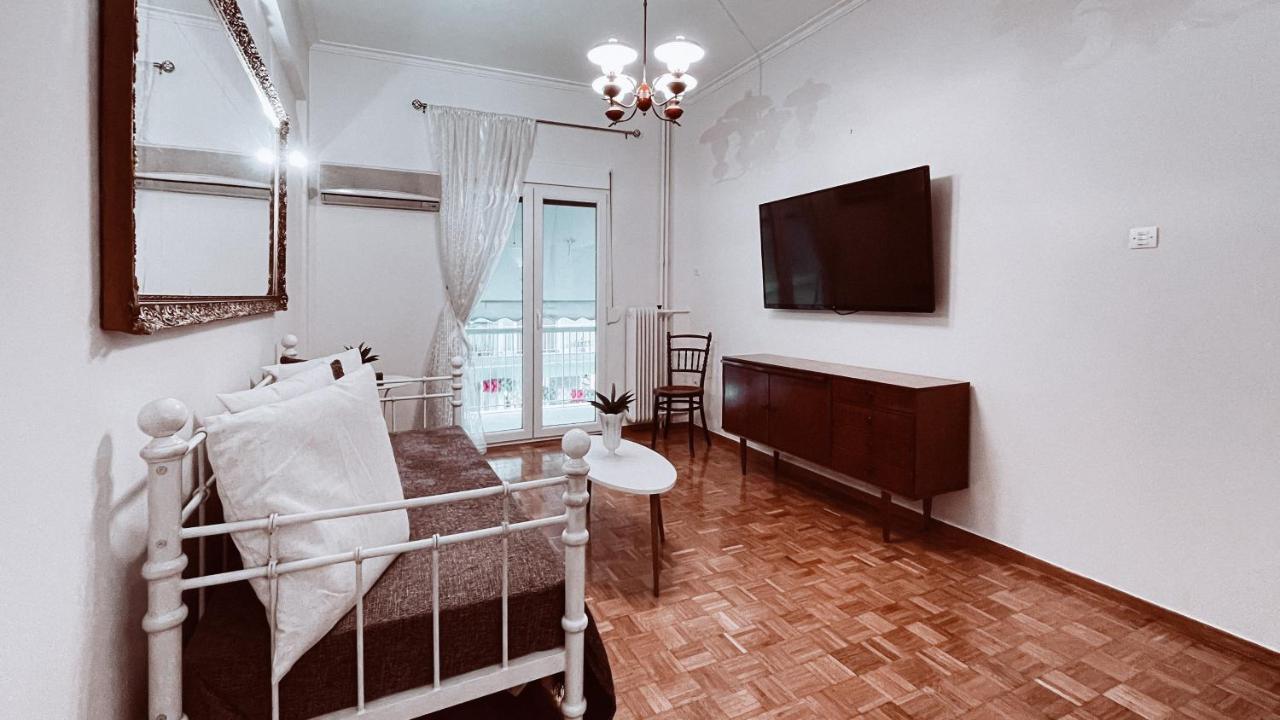 Vintage 2-Bedroom Apt In The Heart Of The City Athen Exterior foto